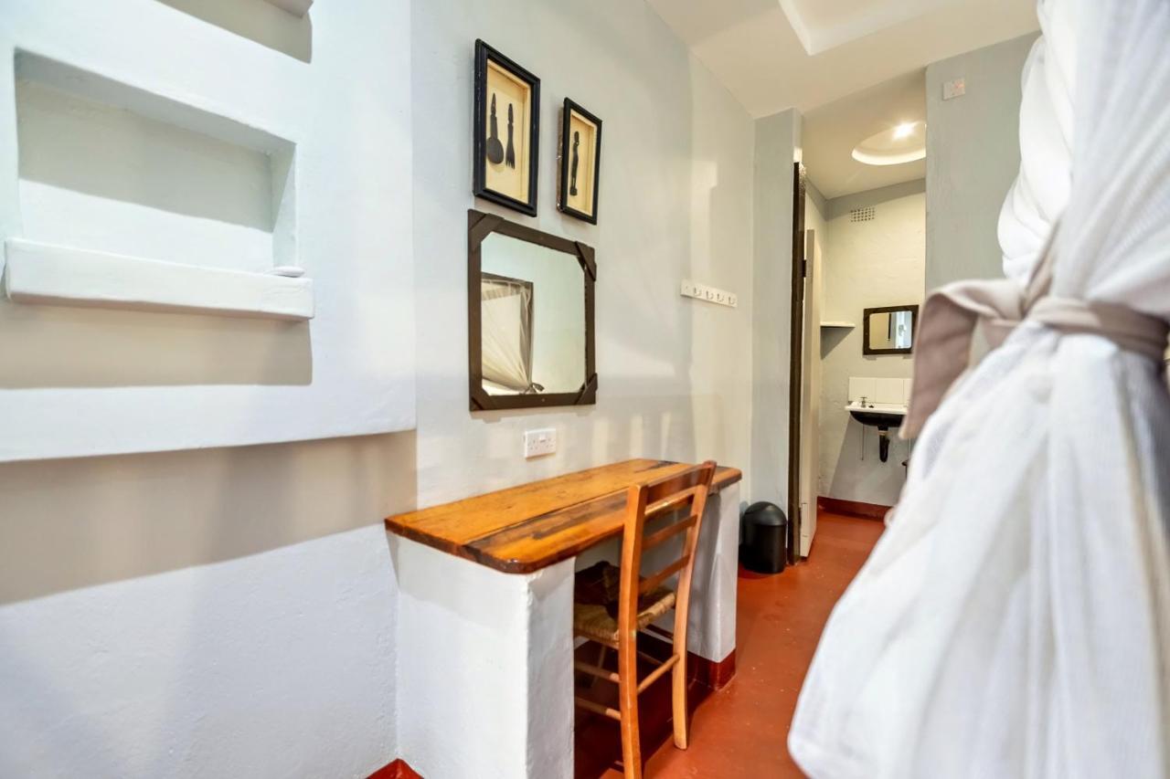 Shoestrings Backpackers Lodge Vic Falls Victoria Falls Dış mekan fotoğraf
