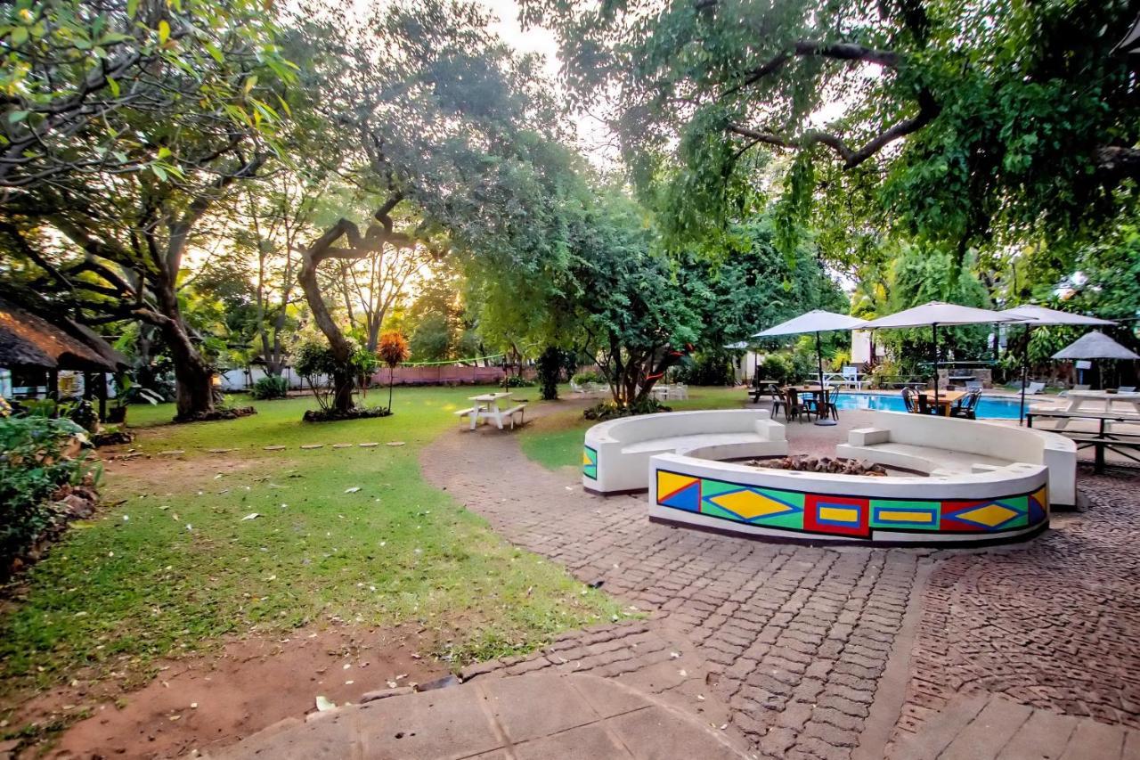 Shoestrings Backpackers Lodge Vic Falls Victoria Falls Dış mekan fotoğraf